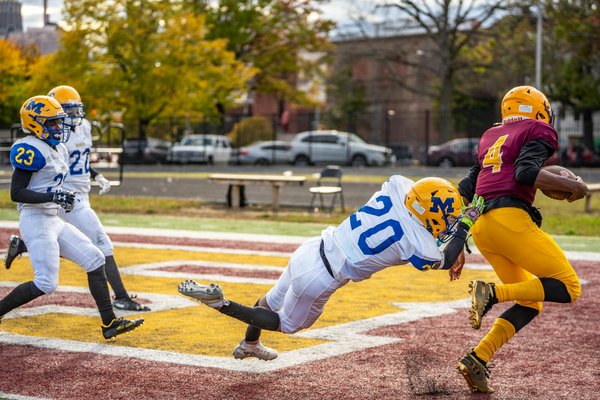 Elegante Hüte und Mützen: So kreierst du trendige Looks mit modernen Outfits!